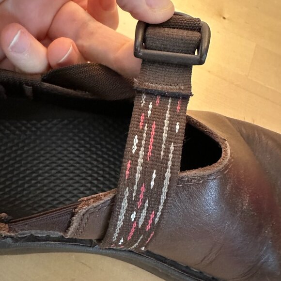 Chaco Ws slip-on shoes, sz 8.5, brown leather w/chaco strap - Picture 12 of 13